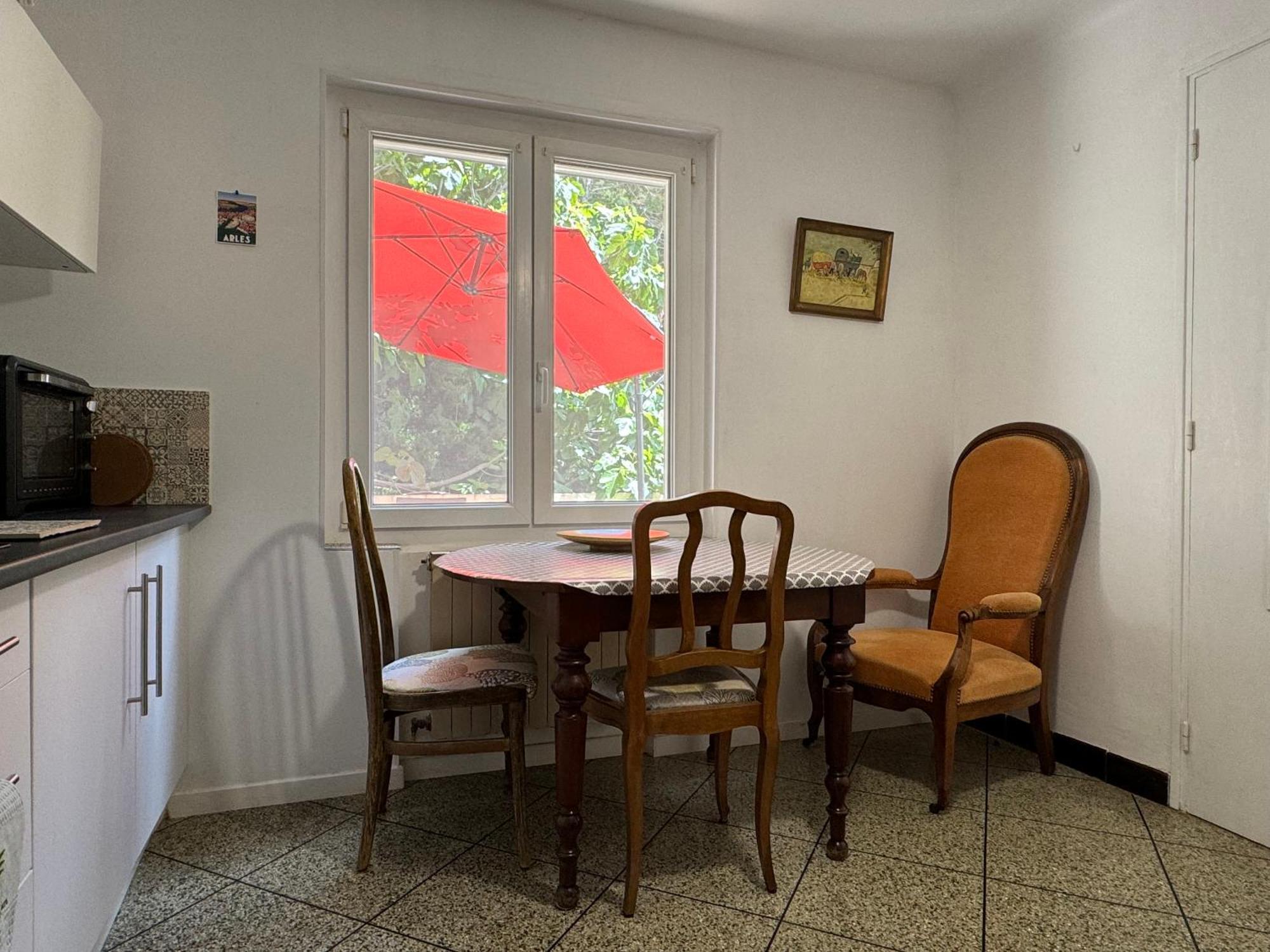 En Ville Avec Un Air De Campagne Arles Bagian luar foto