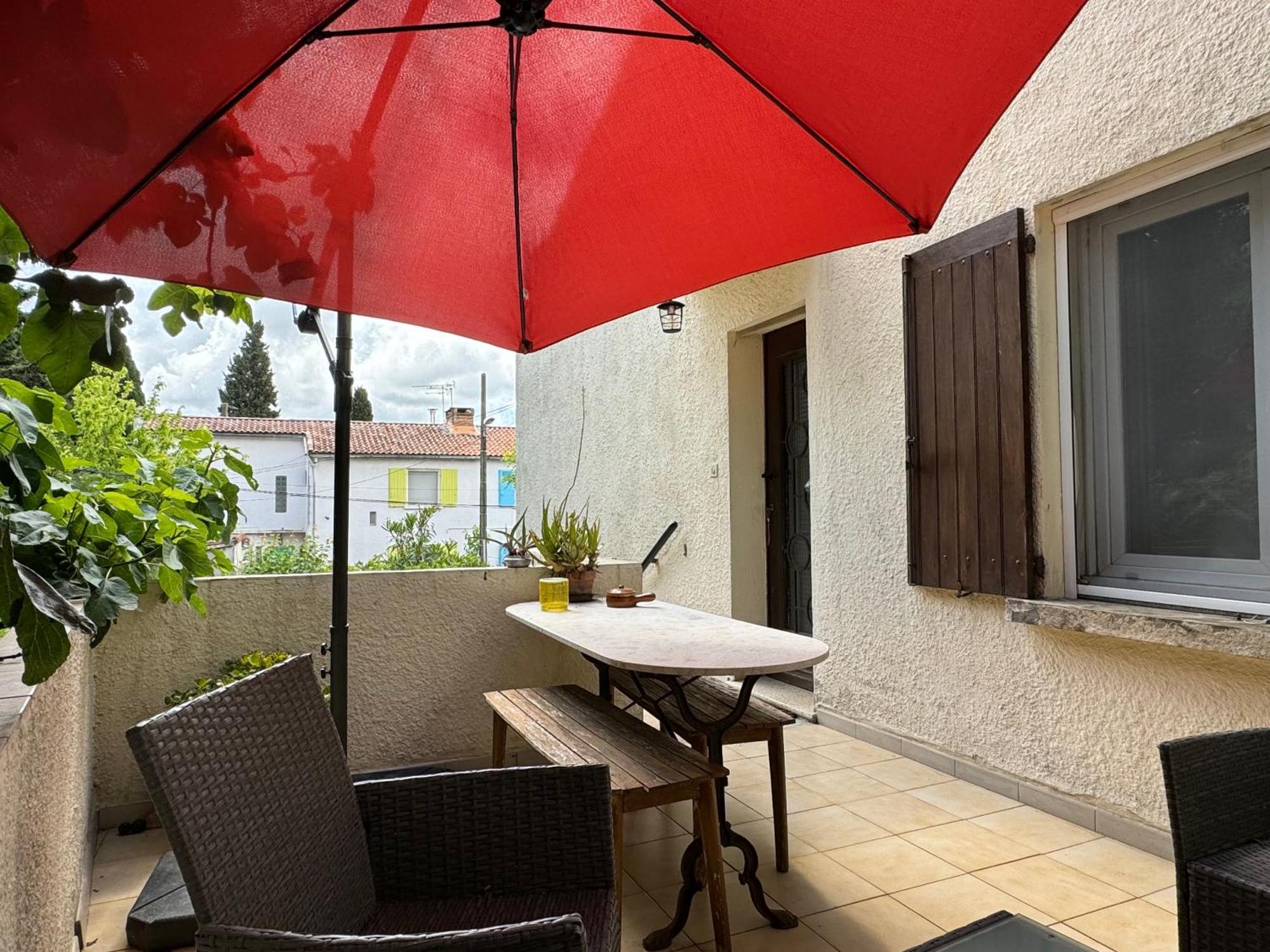 En Ville Avec Un Air De Campagne Arles Bagian luar foto